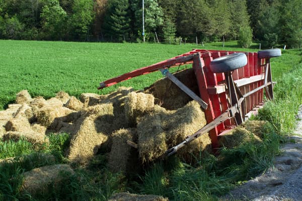 Wagon accident with hay